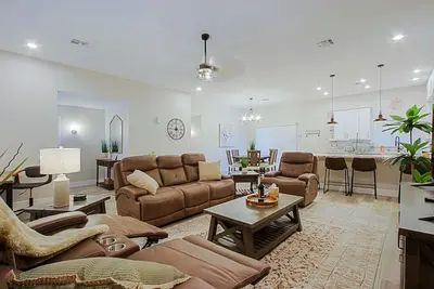 Image de Remodeled retreat in golf community Sun City!