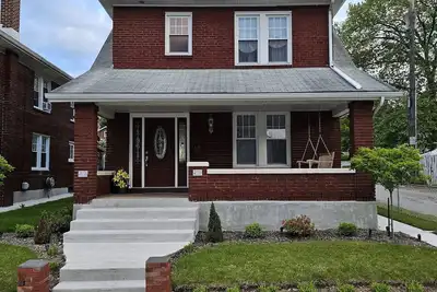 Image de Don't miss this Cute, Quaint Brick Cottage which is is located in York, Pa.