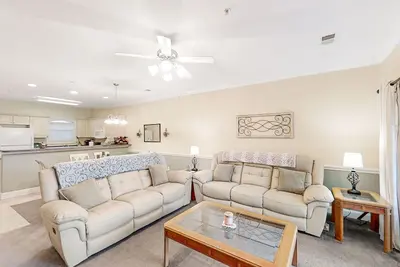 Image de Ground-floor condo with water views, patio, W\/D, pool access, & on-site grill