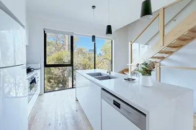 Image de Bright 3br 3 Level Townhouse Port Melbourne