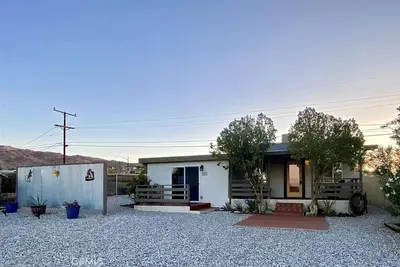 Image de Cozy Starry Night Casita at Joshua Tree National Park Entrance.