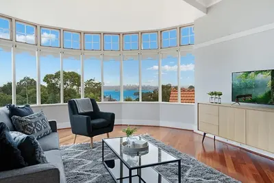 Image de Huge Harbour View Apartment In Historic Home
