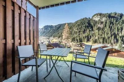 Image de Appartement 'Duo D'appartements - Chatel' avec vue sur montagne, terrasse privée et balcon