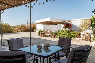 Appartement \"Kleris 11 Tinos\" avec vue sur les montagnes, Wi-Fi et climatisation