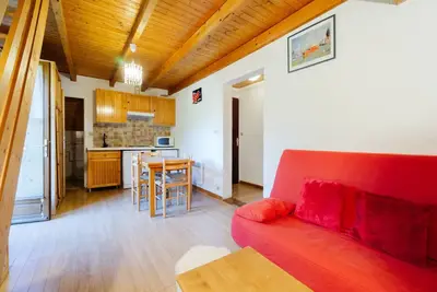 Image de Appartement 'Appartement 8' avec vue sur les montagnes, jardin partagé et Wi-Fi