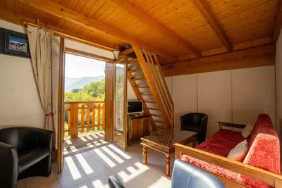 Image de Appartement 'Appartement 10' avec vue sur les montagnes, jardin partagé et Wi-Fi