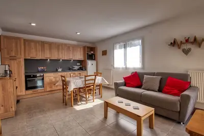 Image de Appartement lumineux avec terrasse & Wifi Ă Verchaix