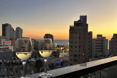 Image de Netanya's Beachfront Heaven. Perfect Location - guaranteed! Family friendly.