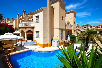 Image de Très belle maison proche de tout avec sa piscine privée en all-inclusive