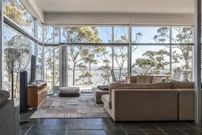 Image de Baragoola Retreat - Luxury Waterfront Property in the Southern Tasmanian Bush