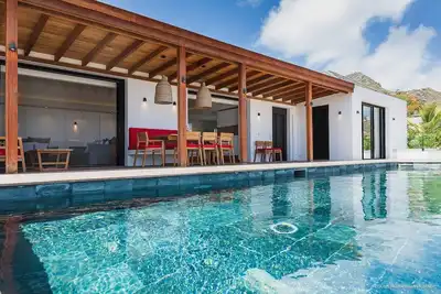Image de Intriguing Modern Villa on the Coastline
