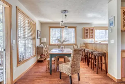 Image de Beach Home with King Suite, Fireplace, Hot Tub, Easy Walk to Beach-Haystack Rock!