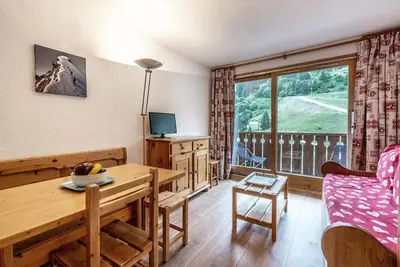 Image de 250m du centre station, 2ème étage, vue pistes de ski, balcon, télévision, 23m², Méribel-Mottaret