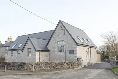 Image de Ysgol Fach (Little School), pet friendly, with a garden in Benllech
