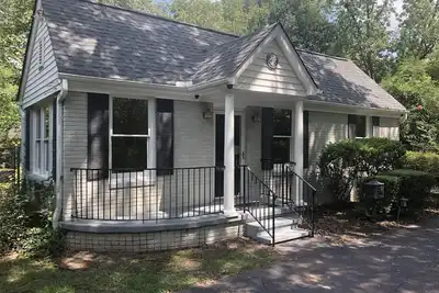 Image de Location location! Cottontown Retreat downtown Columbia, Perfect for 2 couples!