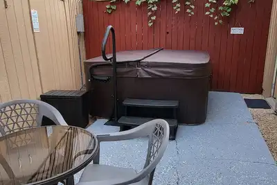 Image de Clean & Cozy! - Hot Tub Hideaway!