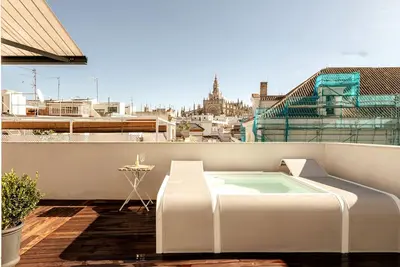 Image de Appartement · Séville · ★Nouveau · 4 chambres · 4 lits · 3 salles de bain