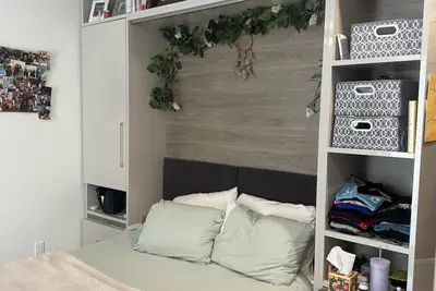 Image de Adorable, clean, comfy, downtown studio apartment. Heart of downtown. Super fun!