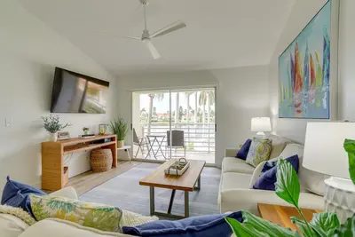 Image de Sunny St Pete Getaway with Shared Pool & Hot Tub