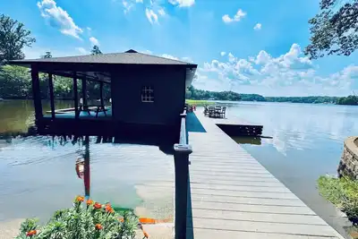 Image de Lakefront with Million Dollar Views on Hyco Lake