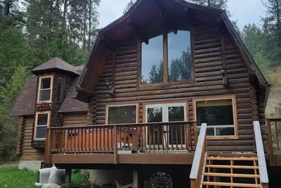 Image de Cozy, rustic private cabin in the woods! Skip to the river & Cda bike trail!