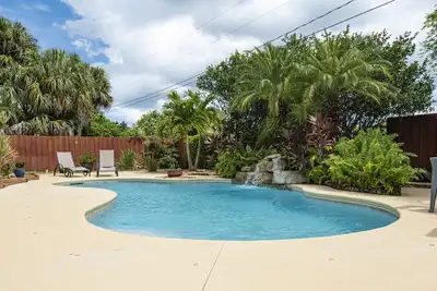 Image de New-Coastal, pool home and space for your boat & Rv