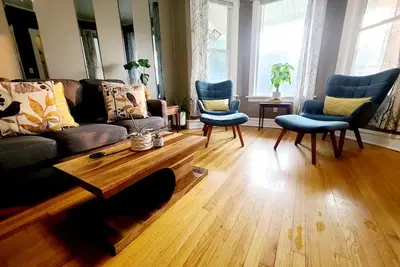 Image de Hermosa House Eco-Home - Quiet, Peaceful 3br + Free Parking by Logan Square