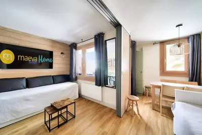 Image de Studio moderne vue village 4 personnes - Sélection - super Home