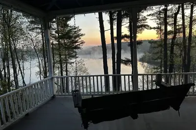 Image de Lake house with wrap around porch&beautiful view, minutes from the Nys Capitol!