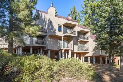 Image de Dog-Friendly Carnelian Woods Lake View Condo