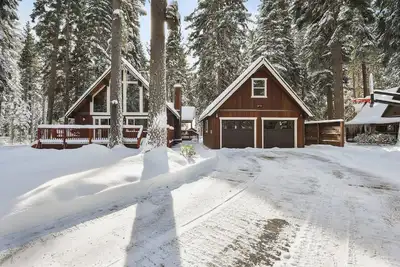 Image de Dog-Friendly Lake Tahoe Cabin w/ Hot Tub, Sleeps 8