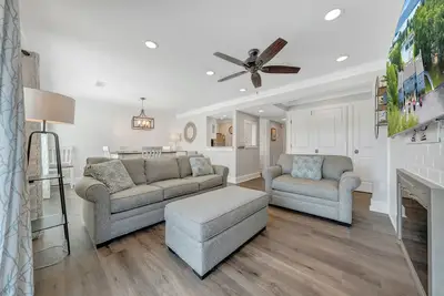 Image de Lake Joy: Lakefront Condo in Bernards Landing - Casago Sml