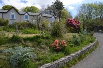 Spacious cottage with stunning loch views