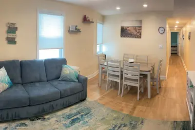 Image de Beach and Boardwalk At Your Fingertips!