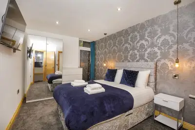 Image de The Lawrence Apartments - Apartment 1 - sleeps 4 guests  in 2 bedrooms