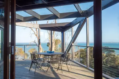Image de Somers beach house, spectacular ocean views and direct beach access