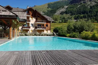 Image de Luxueux Appartement 4 personnes Pied des Pistes Serreche. Terrasse Sud. Piscine