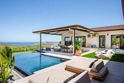 Image de Luxe Tropical Villa with Sparkling Infinity Pool, Panoramic Ocean Views & Commun