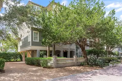 Image de Gated Seaside Community sleeps 10, private courtyard pool & community pool
