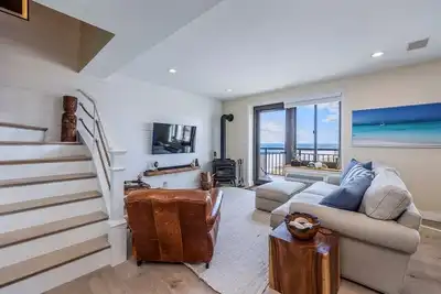 Image de Luxury Oceanfront Penthouse Duplex with Balcony