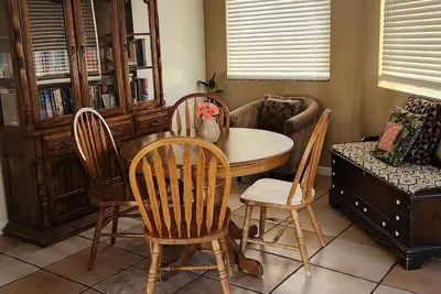 Image de Close to the Balloon Fiesta! ! Handicapped Accessible, bring the whole family! !