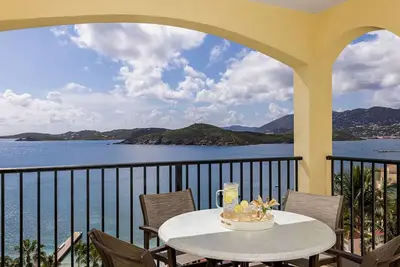 Image de 𝐅𝐢𝐧𝐝𝐢𝐧𝐠 𝐌𝐞𝐢𝐥𝐢 Beachfront Dream Getaway @Frenchman's Cove Resort, 2br