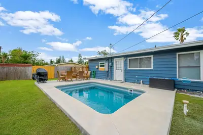 Image de Remodel Home w/ Heated pool, patio & gas grill