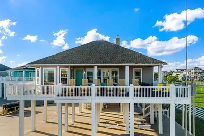 Image de Beach Front-4 Kings, 3 Ensuite-Hot Tub-Pets-Tiki Bar, Tv, Beachfront Views