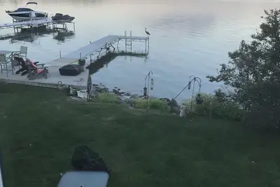 Image de Lake front bachelor \nClose to all amenities casino Rama \nSki hills