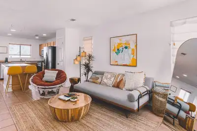 Image de Spacious, Quiet Home in Gated Community, Family Friendly, King Bed, 3 Parkings