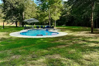 Image de Private oasis minutes from Texas Renaissance Festival! Camp, swim, relax, enjoy!