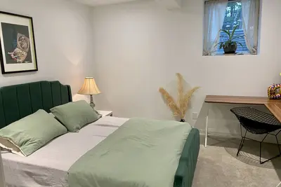 Image de Newly renovated 2Br unit, steps from Ossington in a vibrant neighborhood!