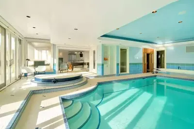Image de 9000 sqft Mansion Heated Pool Hottub Sauna and Theater