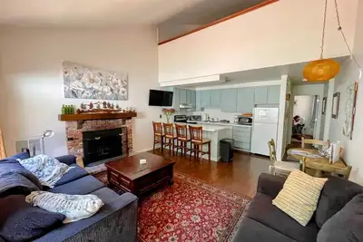 Image de Incline Village Cozy 2-bedroom, 2-bathroom classic Tahoe chalet.